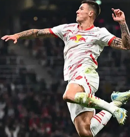 曼联胜热刺:赛场趣事与球员互动引关注